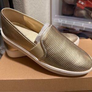 New in Box Vince Blair Champagne Slip-Ons